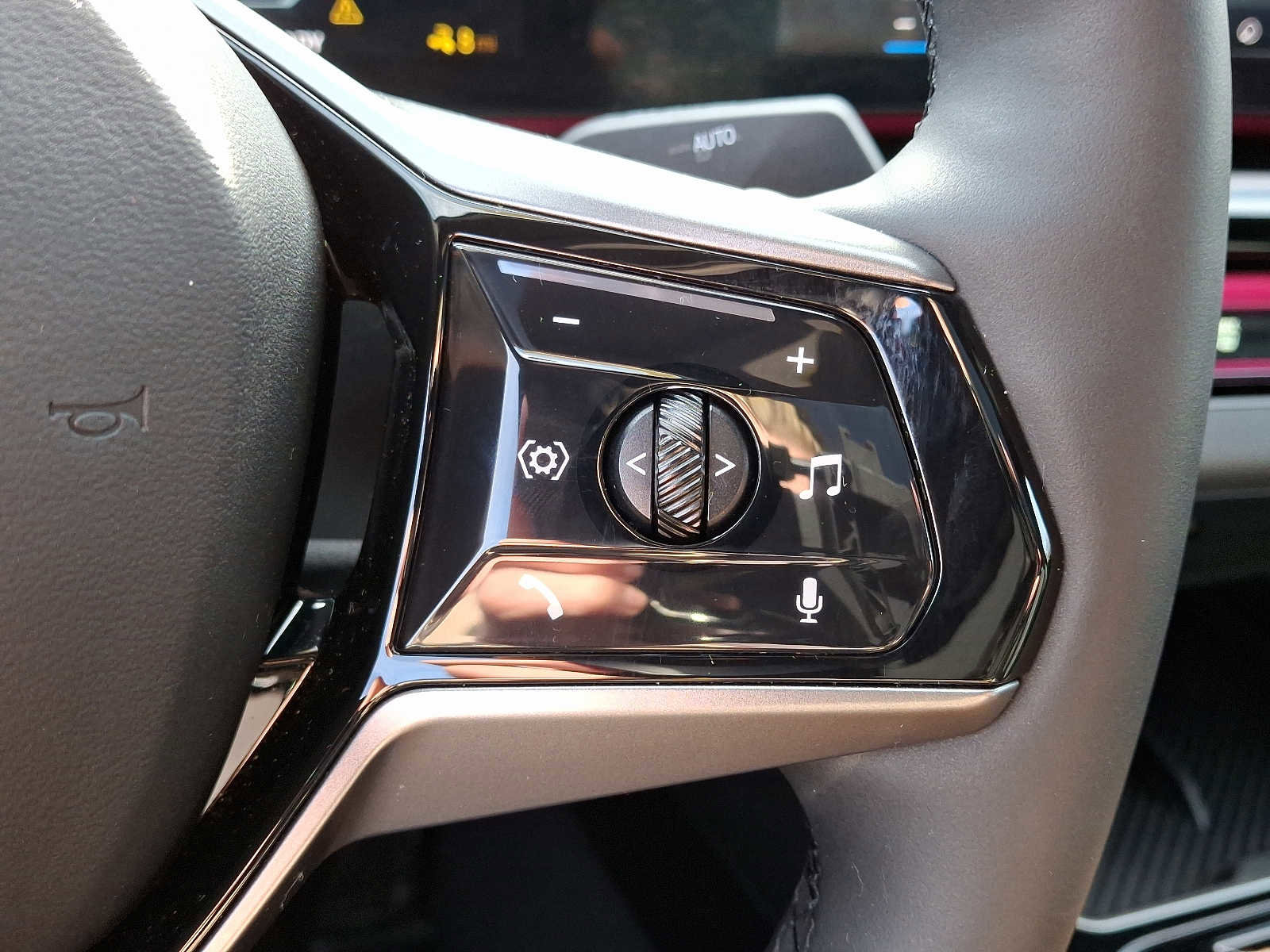 Used 2024 BMW i5 eDrive40i w/ Premium Package image 22