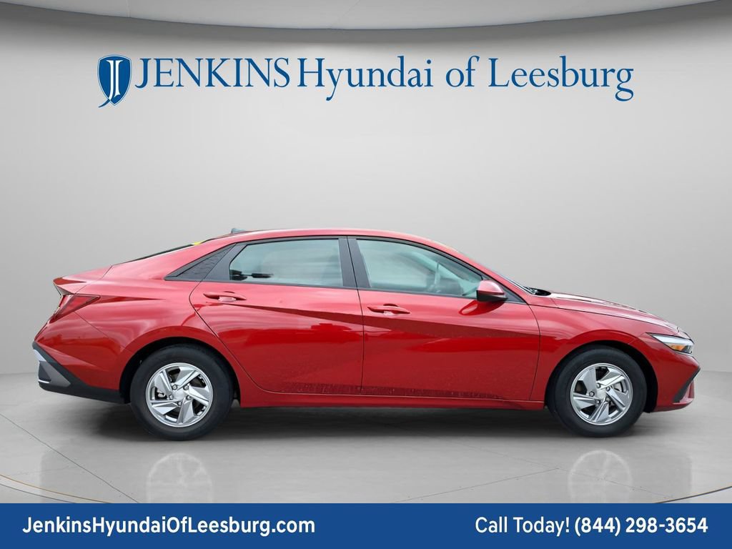 Certified 2024 Hyundai Elantra SE FWD image 2