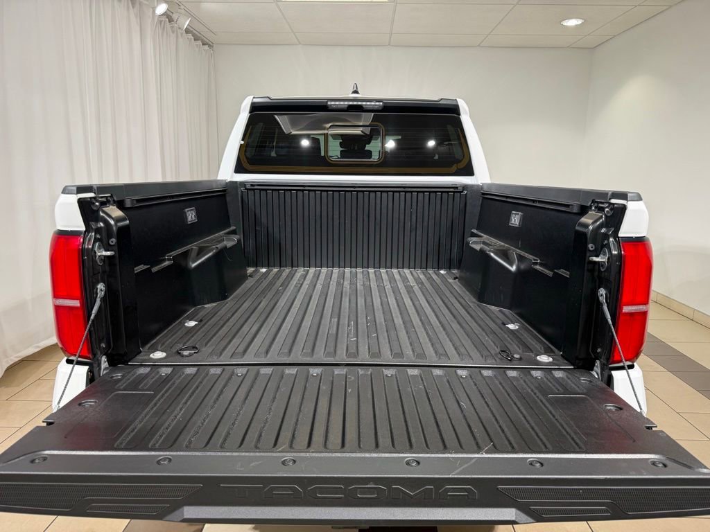 Certified 2025 Toyota Tacoma SR5 AWD/4WD image 11