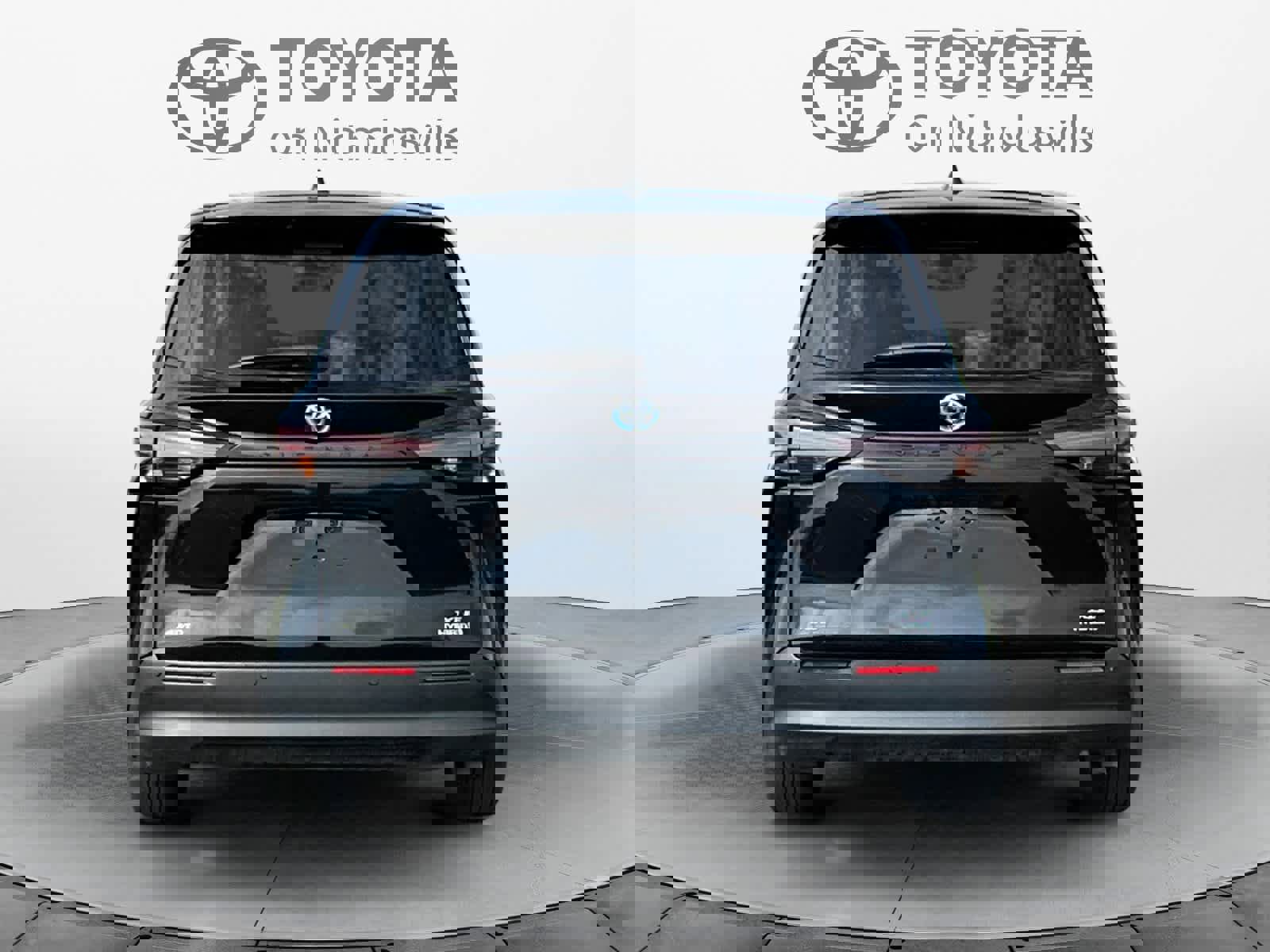 Used 2024 Toyota Sienna XLE image 5