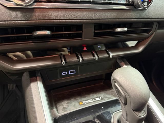 Certified 2025 Chevrolet Colorado Trail Boss AWD/4WD image 21