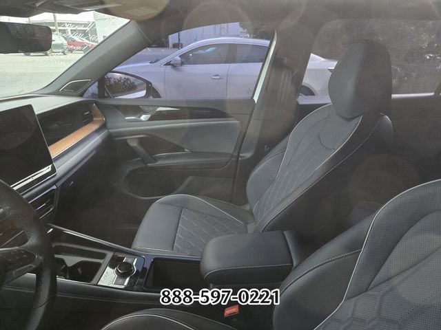 Used 2025 Volkswagen Tiguan SEL R-Line AWD/4WD image 2