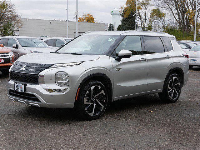 Used 2025 Mitsubishi Outlander SEL image 3