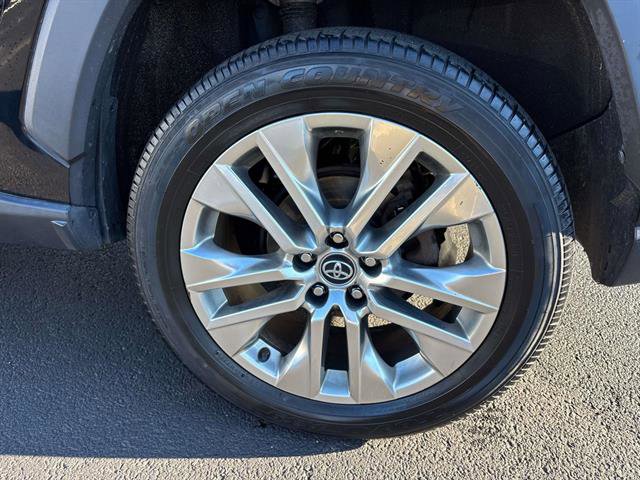 Used 2020 Toyota RAV4 XLE Premium image 5