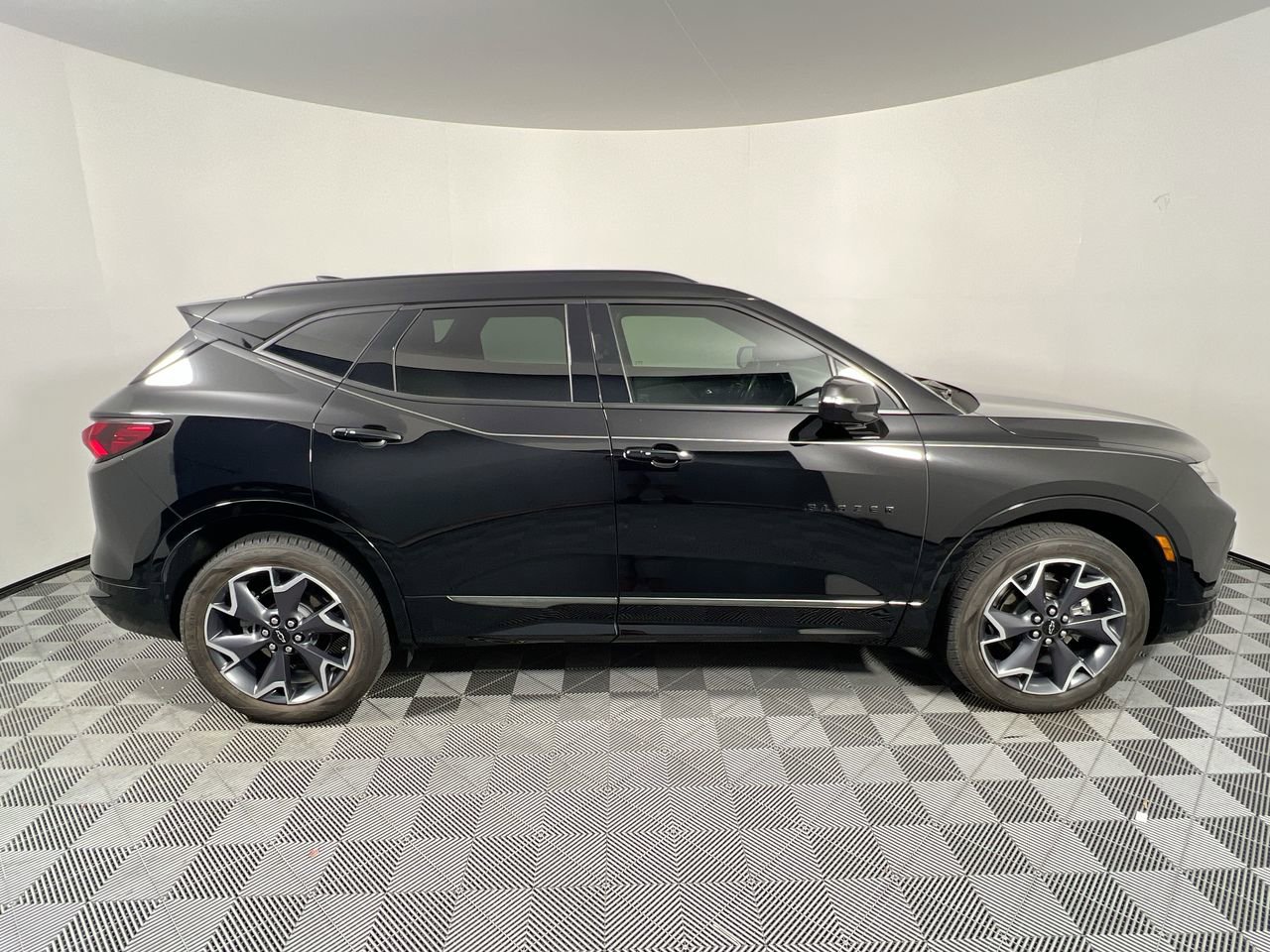 Used 2022 Chevrolet Blazer RS w/ Enhanced Convenience Package FWD image 2