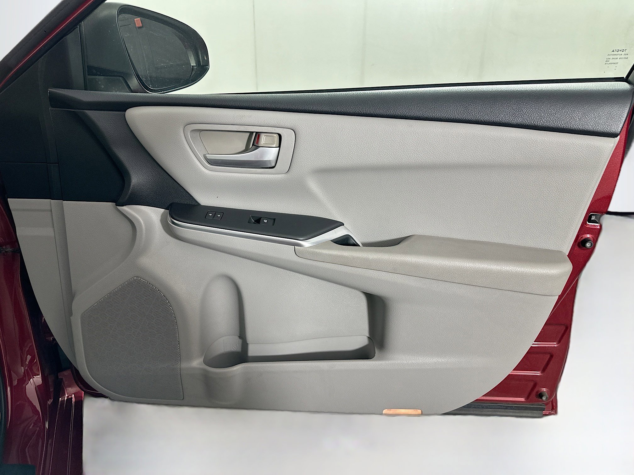 Used 2015 Toyota Camry LE FWD image 28