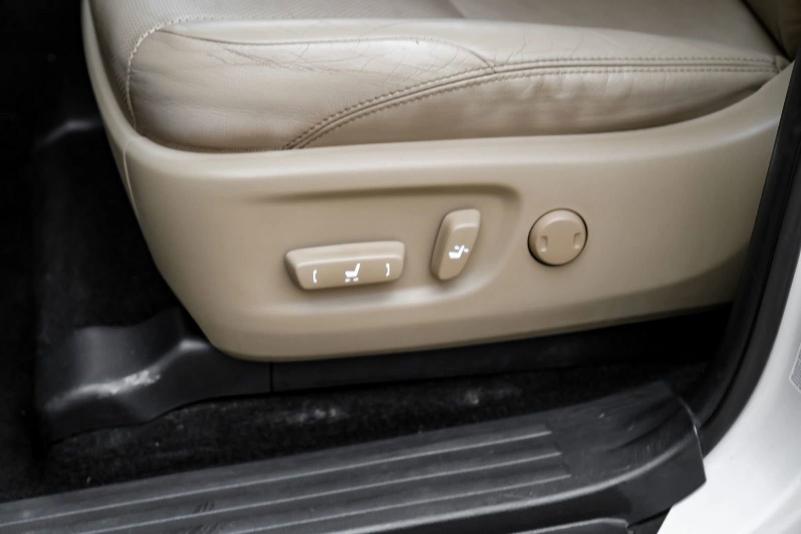 Used 2015 Toyota 4Runner Limited AWD/4WD image 37