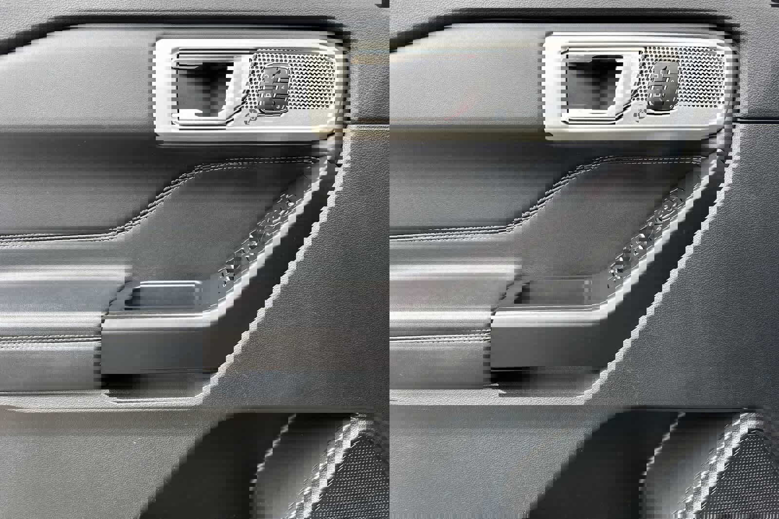 Used 2020 Ford Explorer Limited image 12