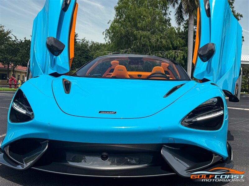 Used 2022 McLaren 765LT RWD image 3