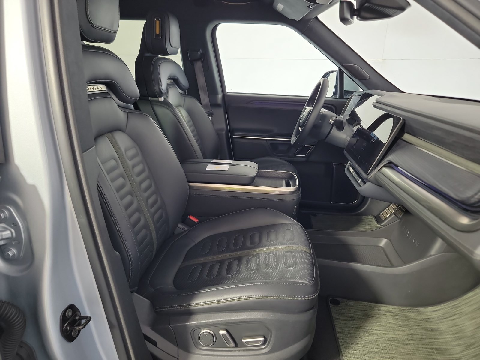 Used 2024 Rivian R1S Adventure Quad AWD/4WD image 24