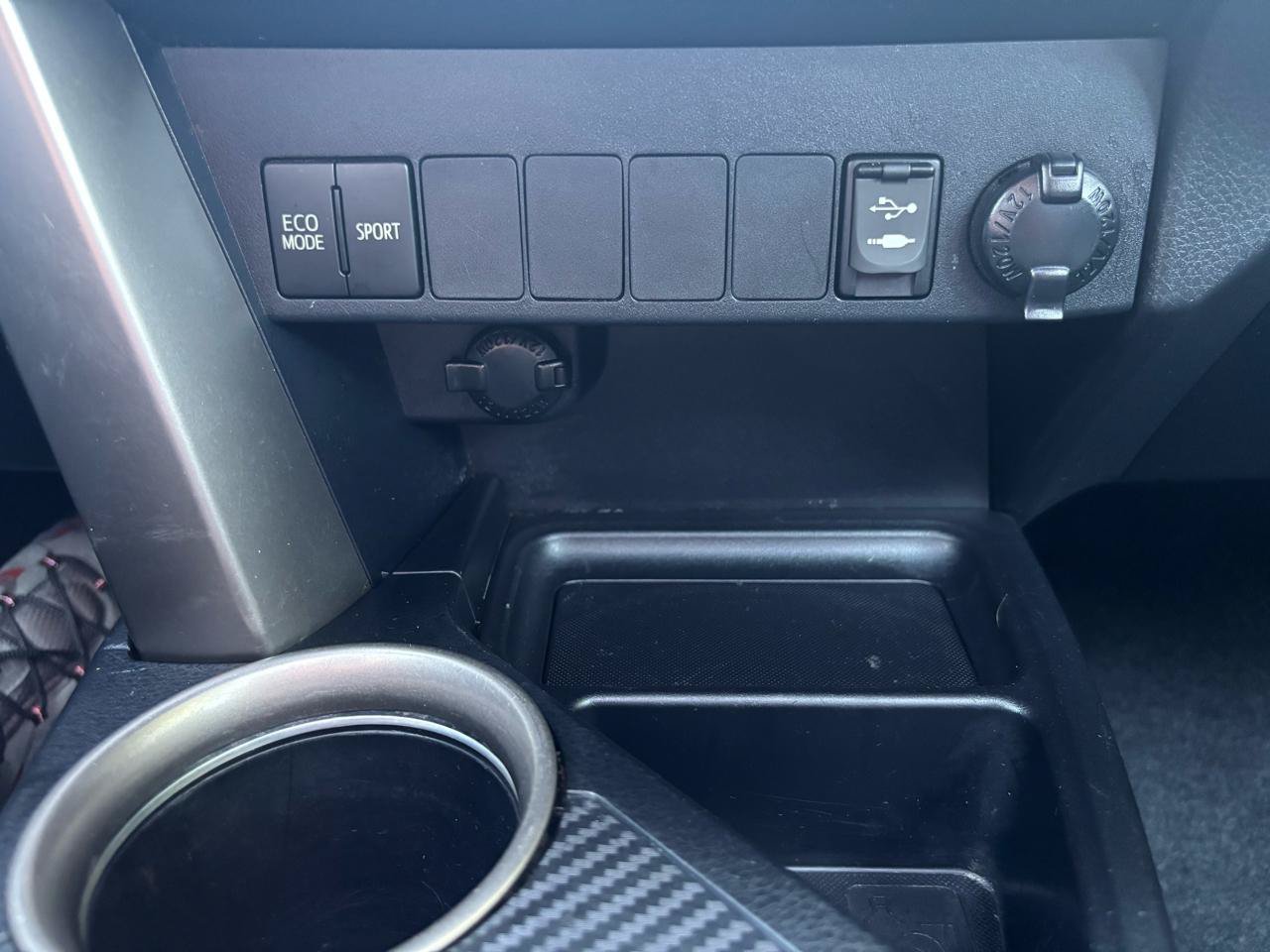 Used 2014 Toyota RAV4 XLE AWD/4WD image 22