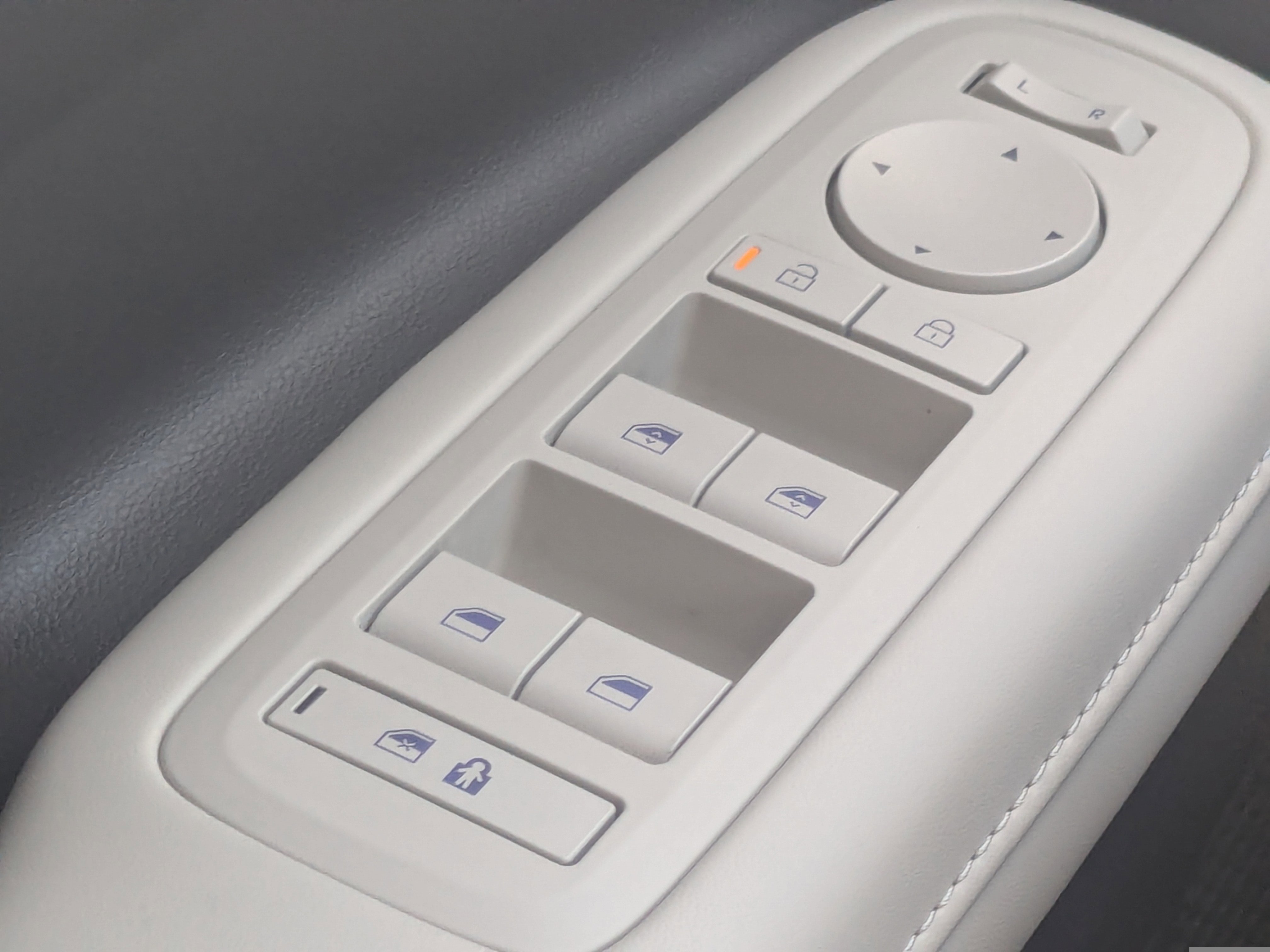 Used 2024 Hyundai Santa Fe SEL image 33