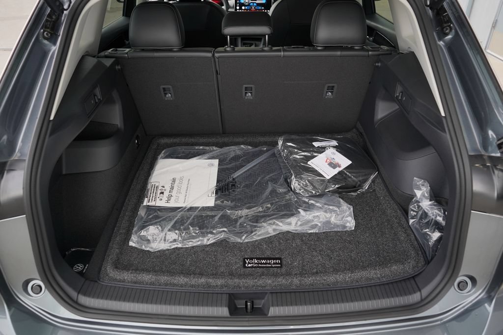 New 2026 Volkswagen Tiguan SE FWD image 32