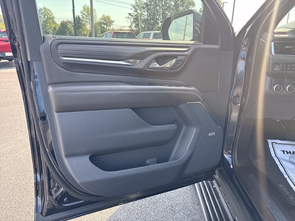 Used 2024 GMC Yukon XL Denali w/ Denali Reserve Package RWD image 14