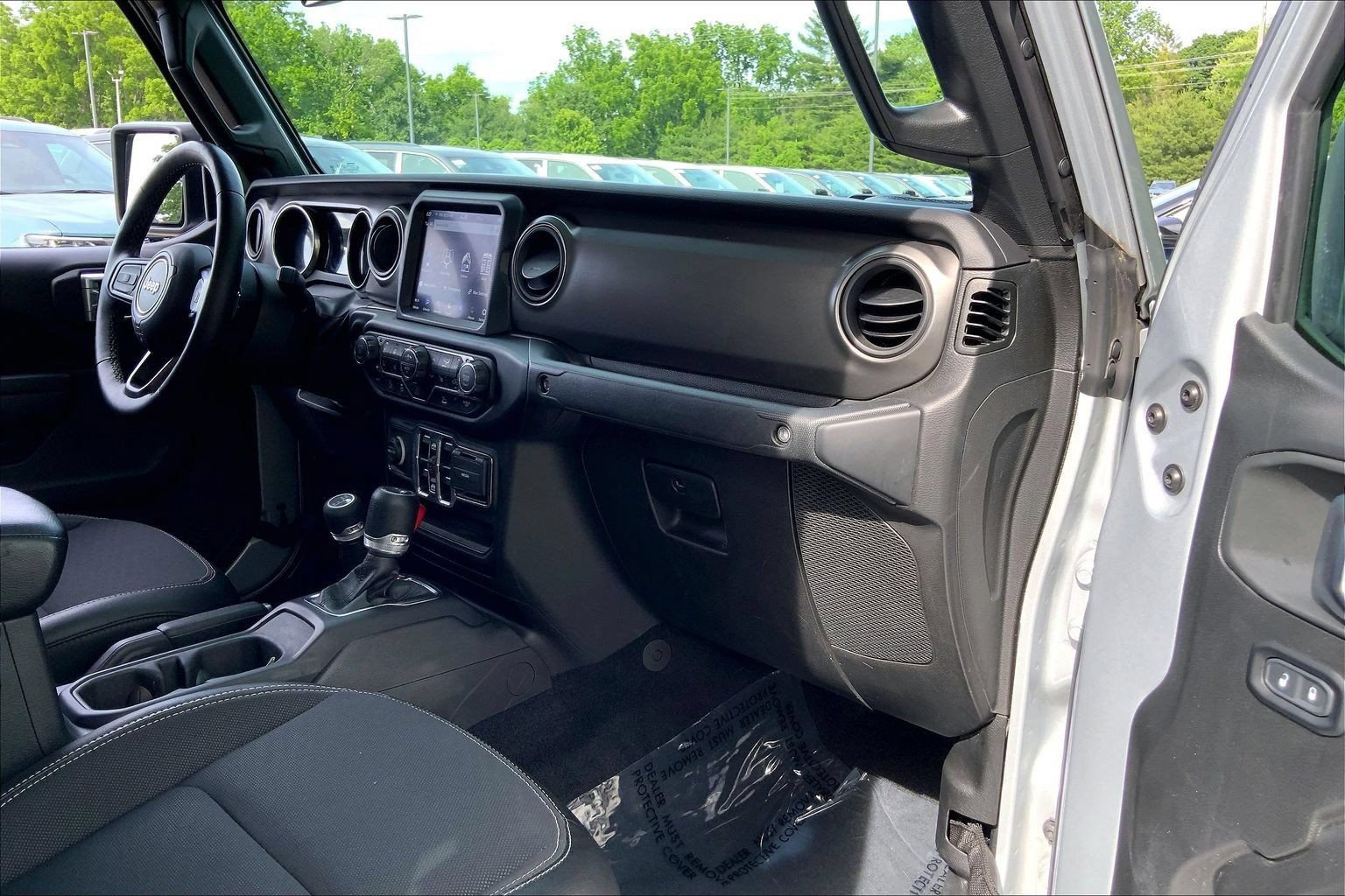 Certified 2023 Jeep Gladiator Sport AWD/4WD image 15
