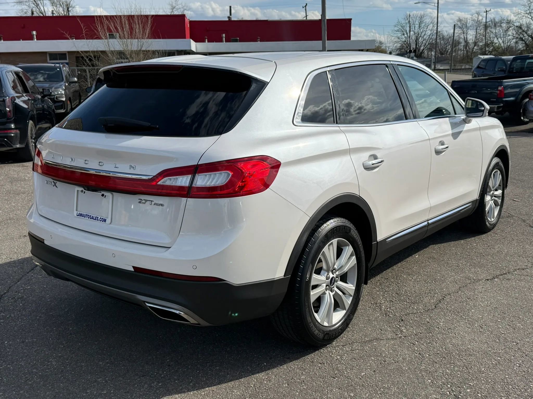 Used 2017 Lincoln MKX Premiere image 3