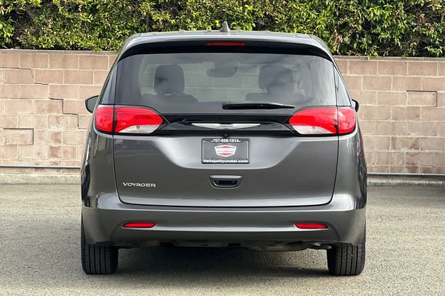 Used 2023 Chrysler Voyager LX image 7