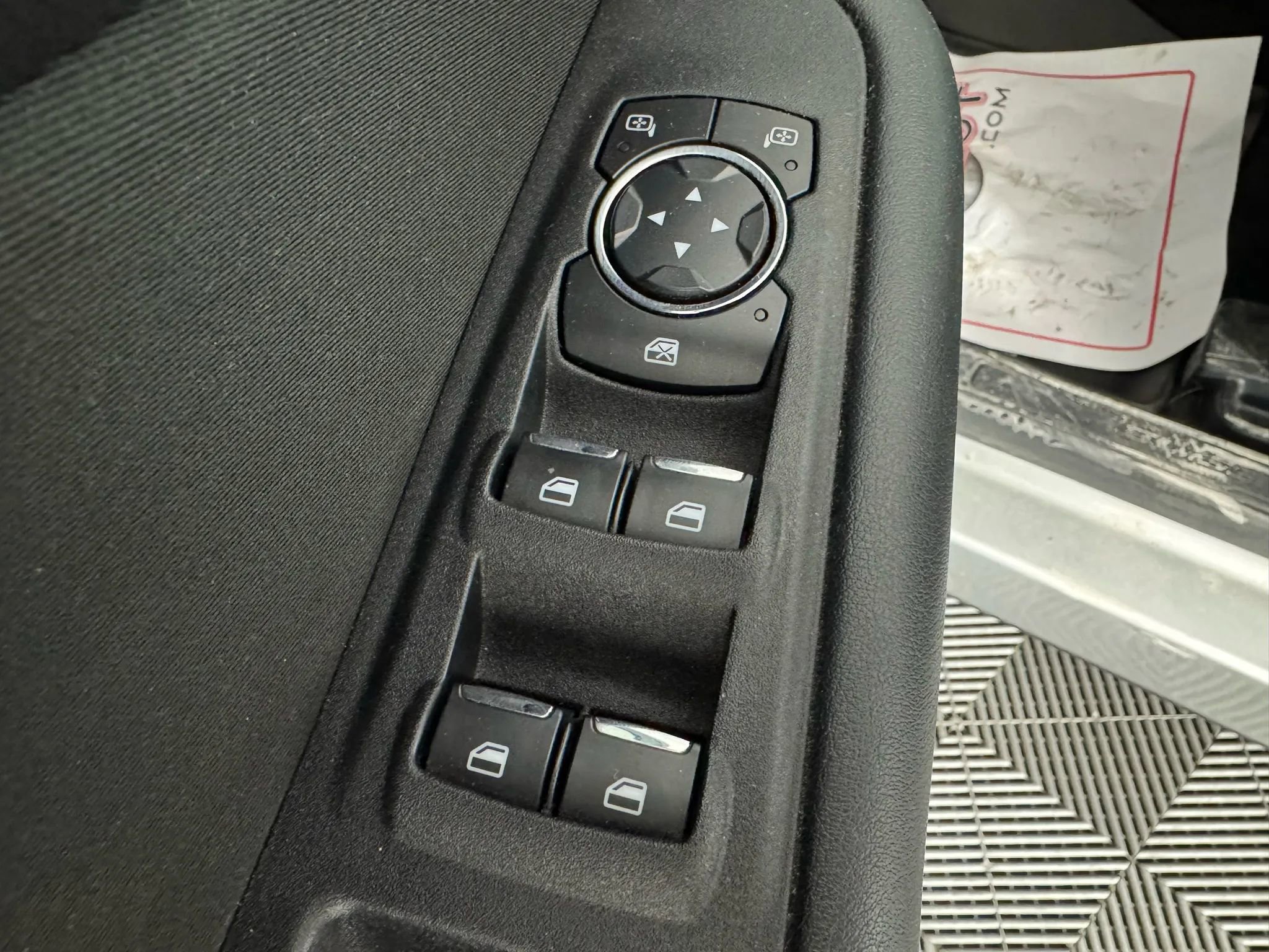 Used 2017 Ford Edge SE image 35