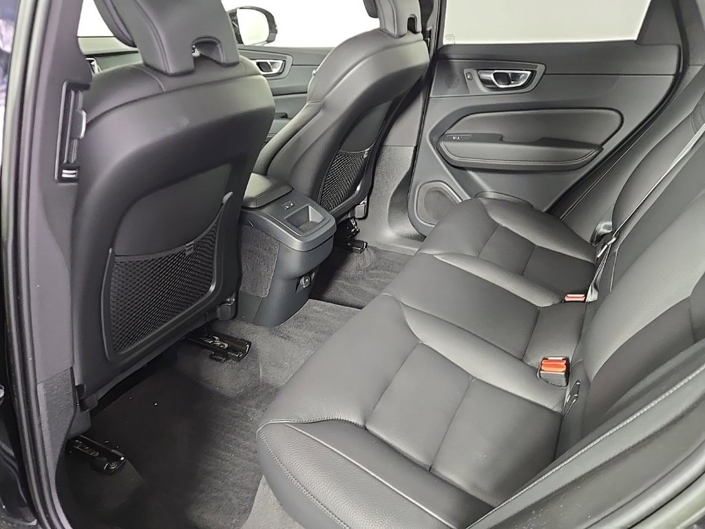 Certified 2023 Volvo XC60 B5 Plus w/ Climate Package image 12