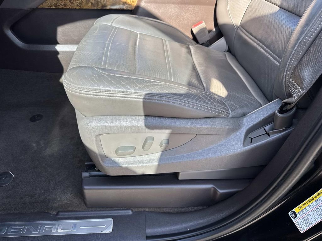 Used 2015 GMC Yukon XL Denali w/ Premium Package image 19