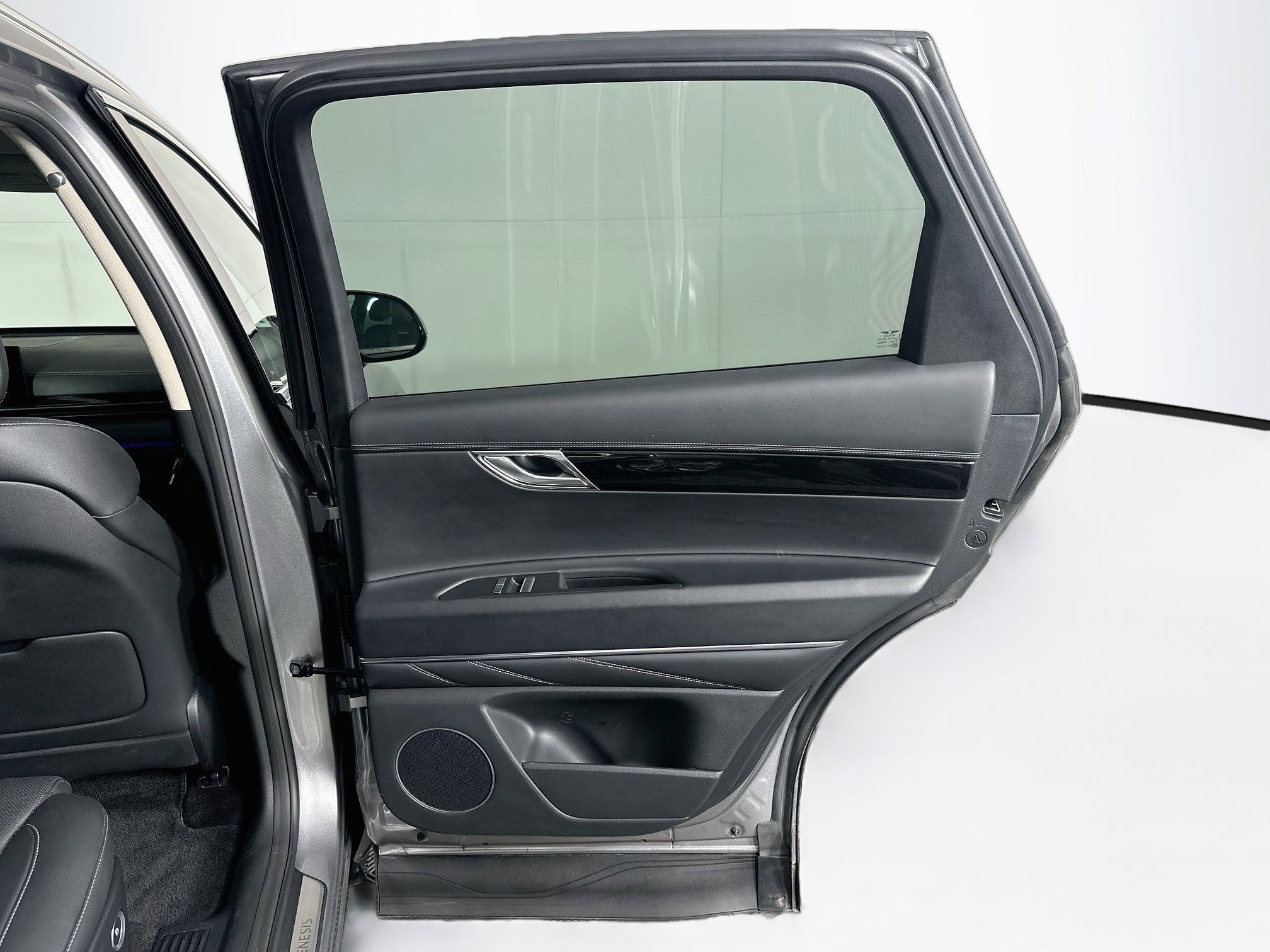 Used 2025 Genesis GV80 2.5T Standard AWD/4WD image 30