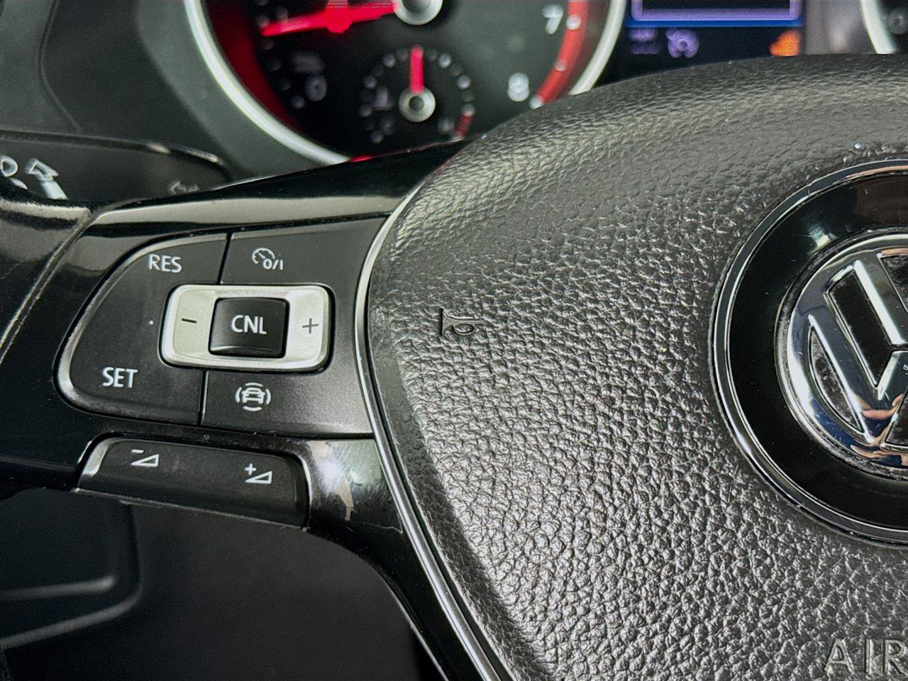 Used 2019 Volkswagen Tiguan SE w/ 3rd Row Seat Package AWD/4WD image 13