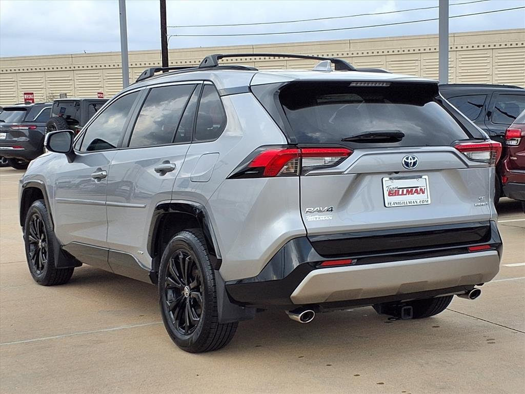 Used 2022 Toyota RAV4 SE w/ Convenience Package image 2