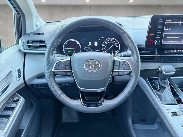 Used 2022 Toyota Sienna Limited image 21