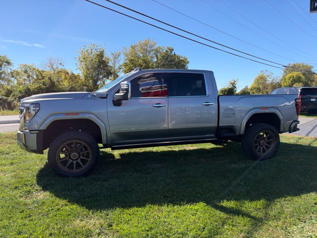 Used 2025 GMC Sierra 2500 Denali w/ Denali Reserve Package AWD/4WD image 11