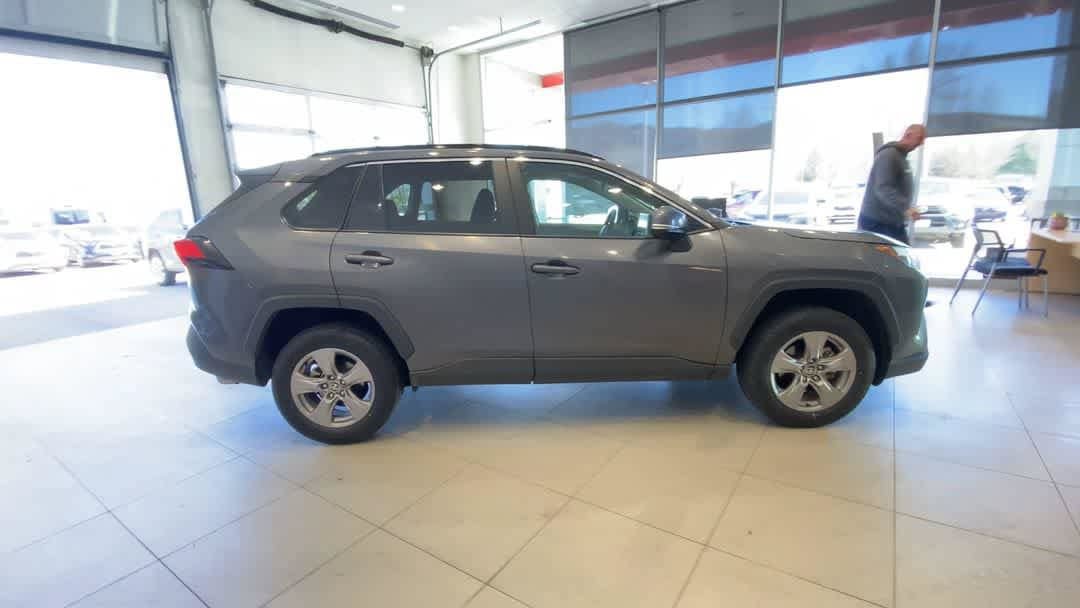 Used 2025 Toyota RAV4 XLE AWD/4WD image 9