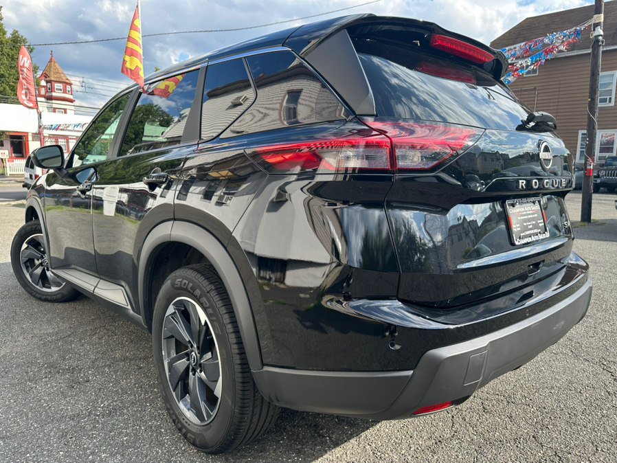 Used 2024 Nissan Rogue SV FWD image 3