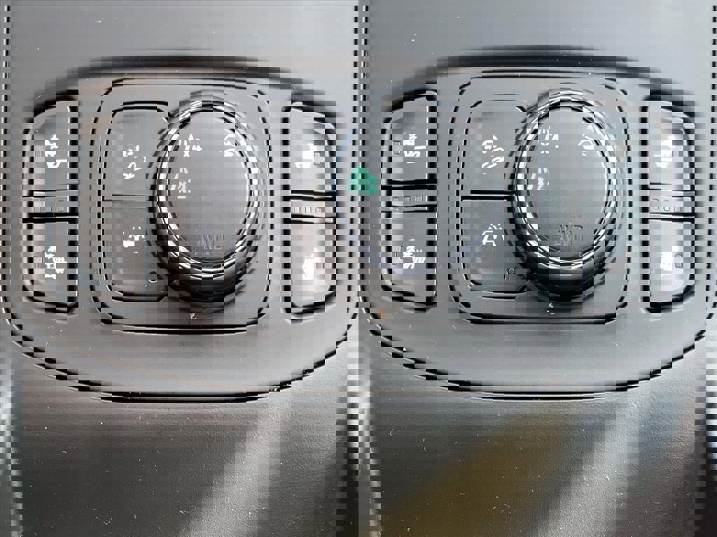 Used 2021 GMC Terrain SLE w/ Driver Convenience Package image 21