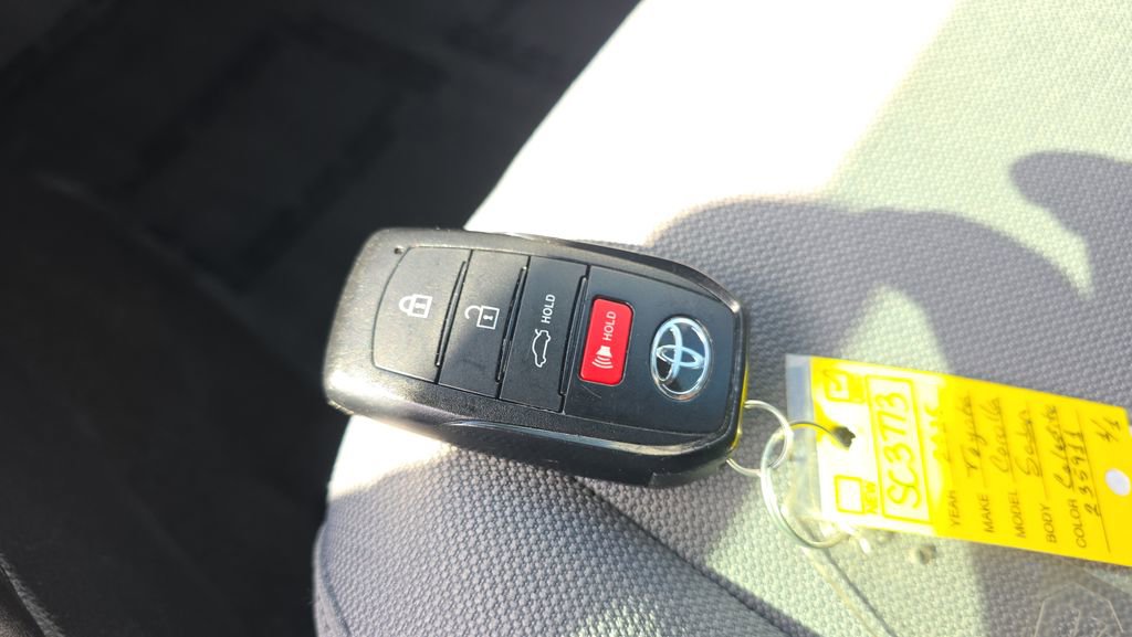 Used 2025 Toyota Corolla SE image 28