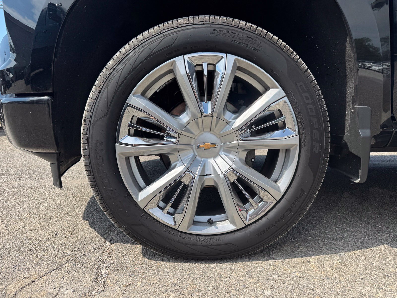 Used 2022 Chevrolet Silverado 1500 High Country w/ High Country Premium Package AWD/4WD image 10