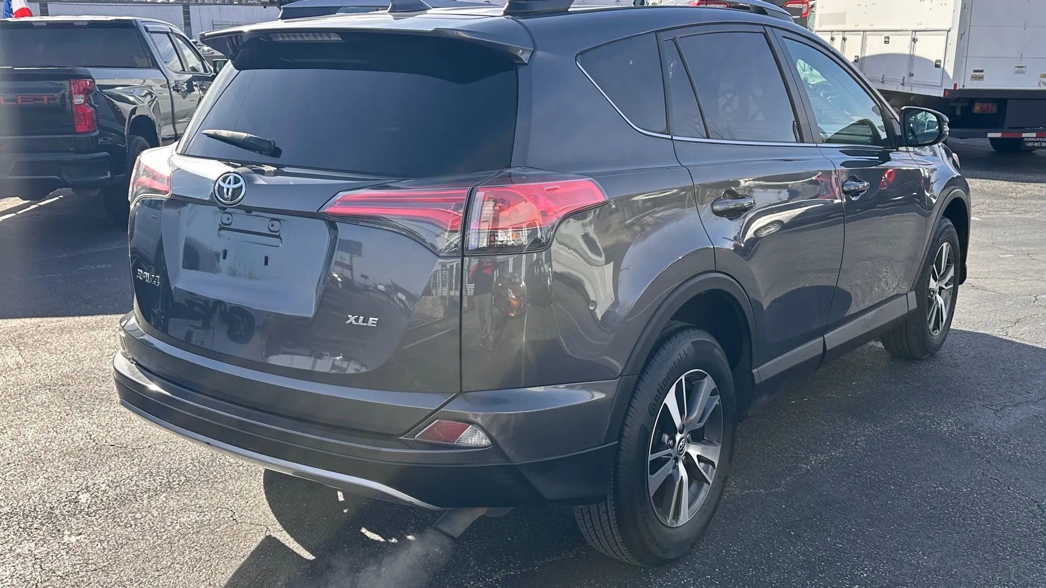 Used 2018 Toyota RAV4 XLE image 5