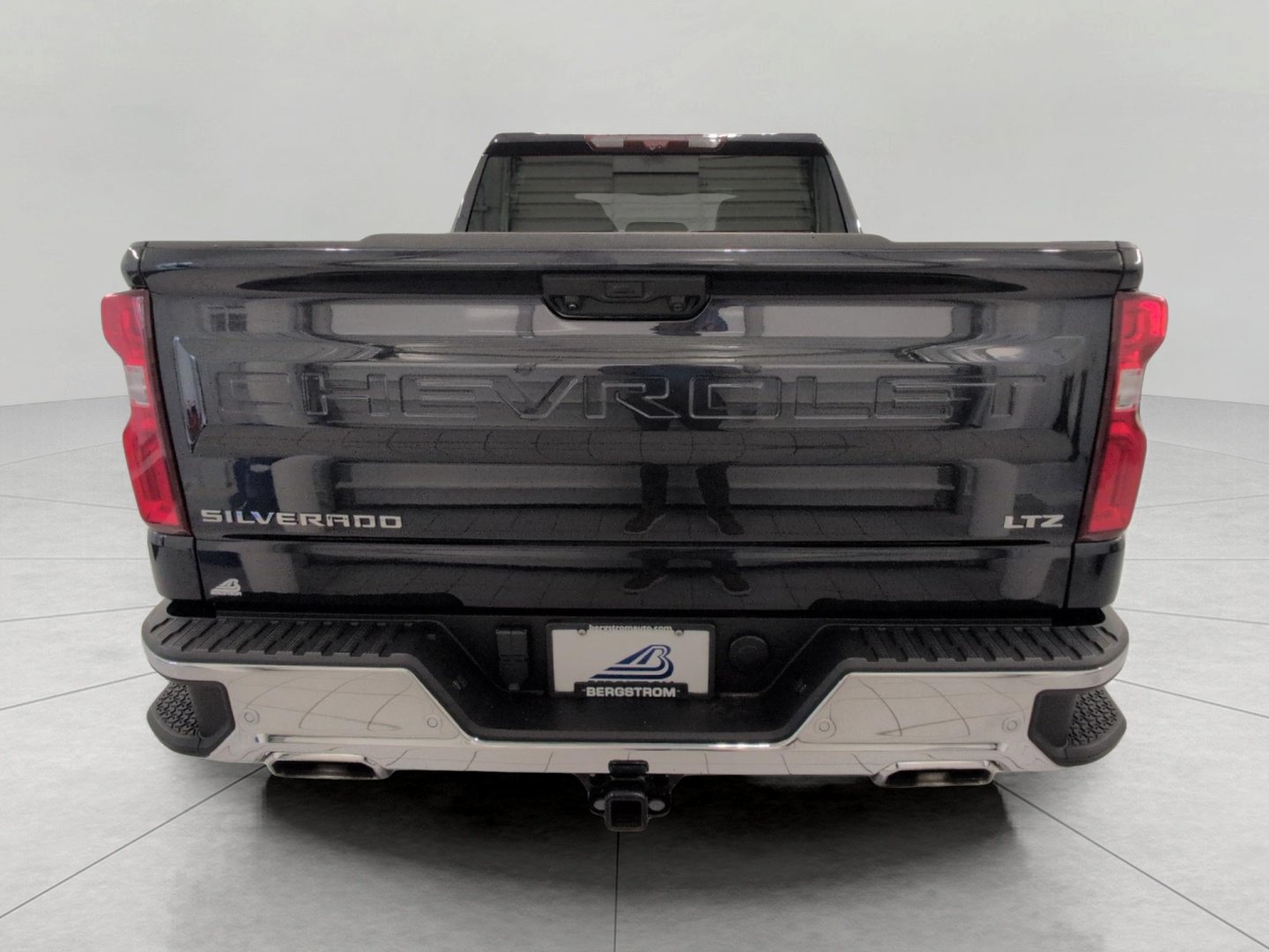 Certified 2024 Chevrolet Silverado 1500 LTZ w/ Technology Package AWD/4WD image 24