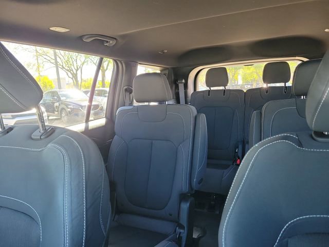 Used 2024 Jeep Grand Cherokee L Laredo w/ Trailer Tow Package image 39