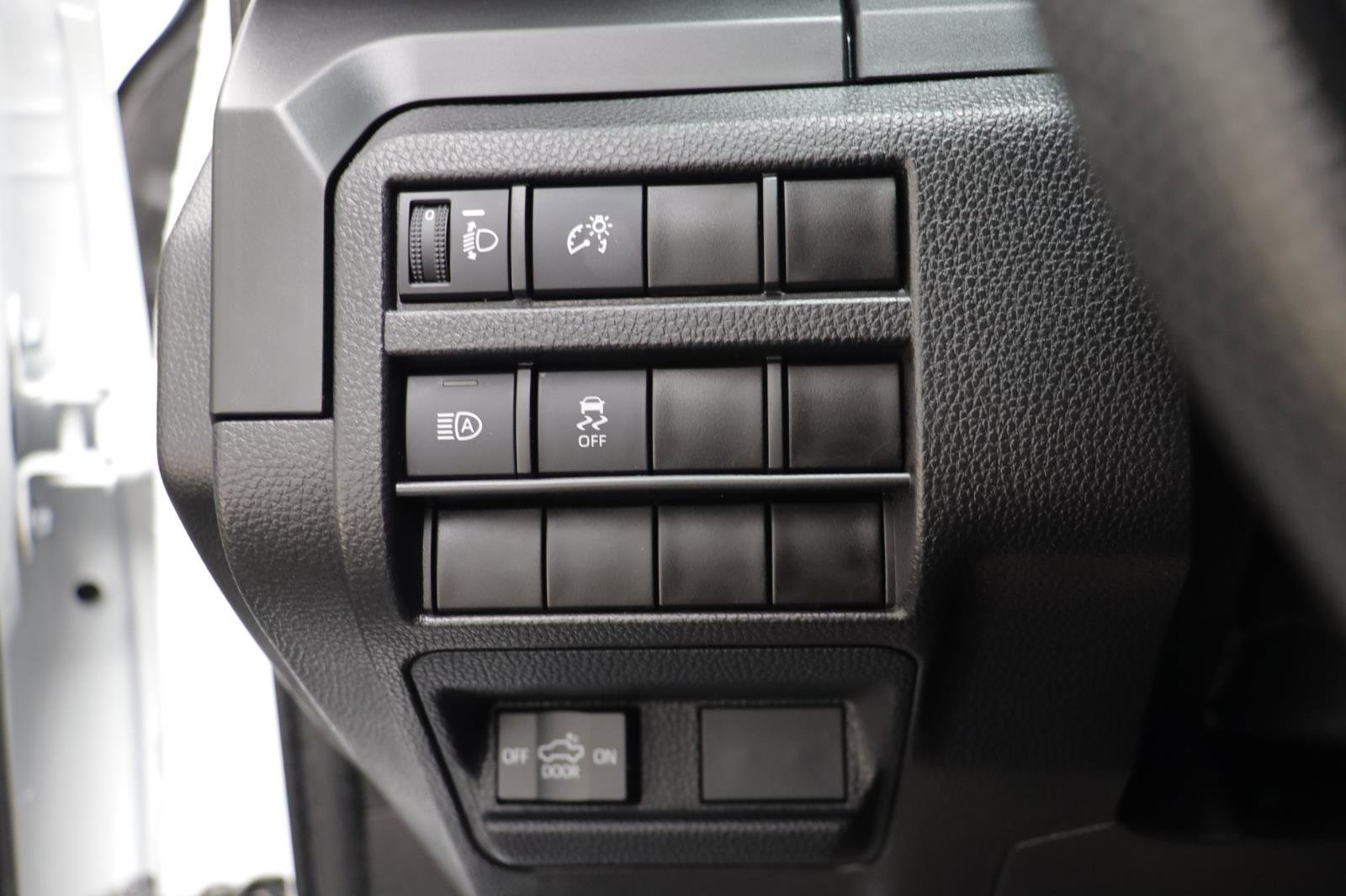 Used 2025 Toyota Tacoma SR image 7