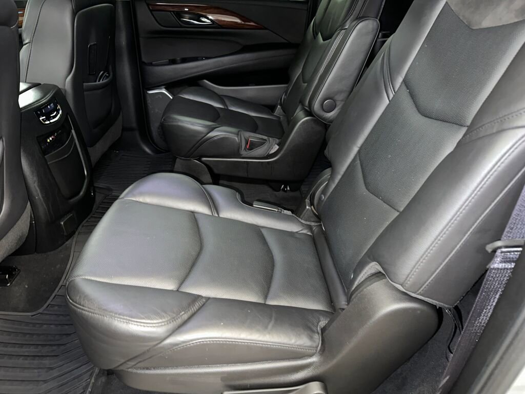 Used 2016 Cadillac Escalade ESV Luxury image 24