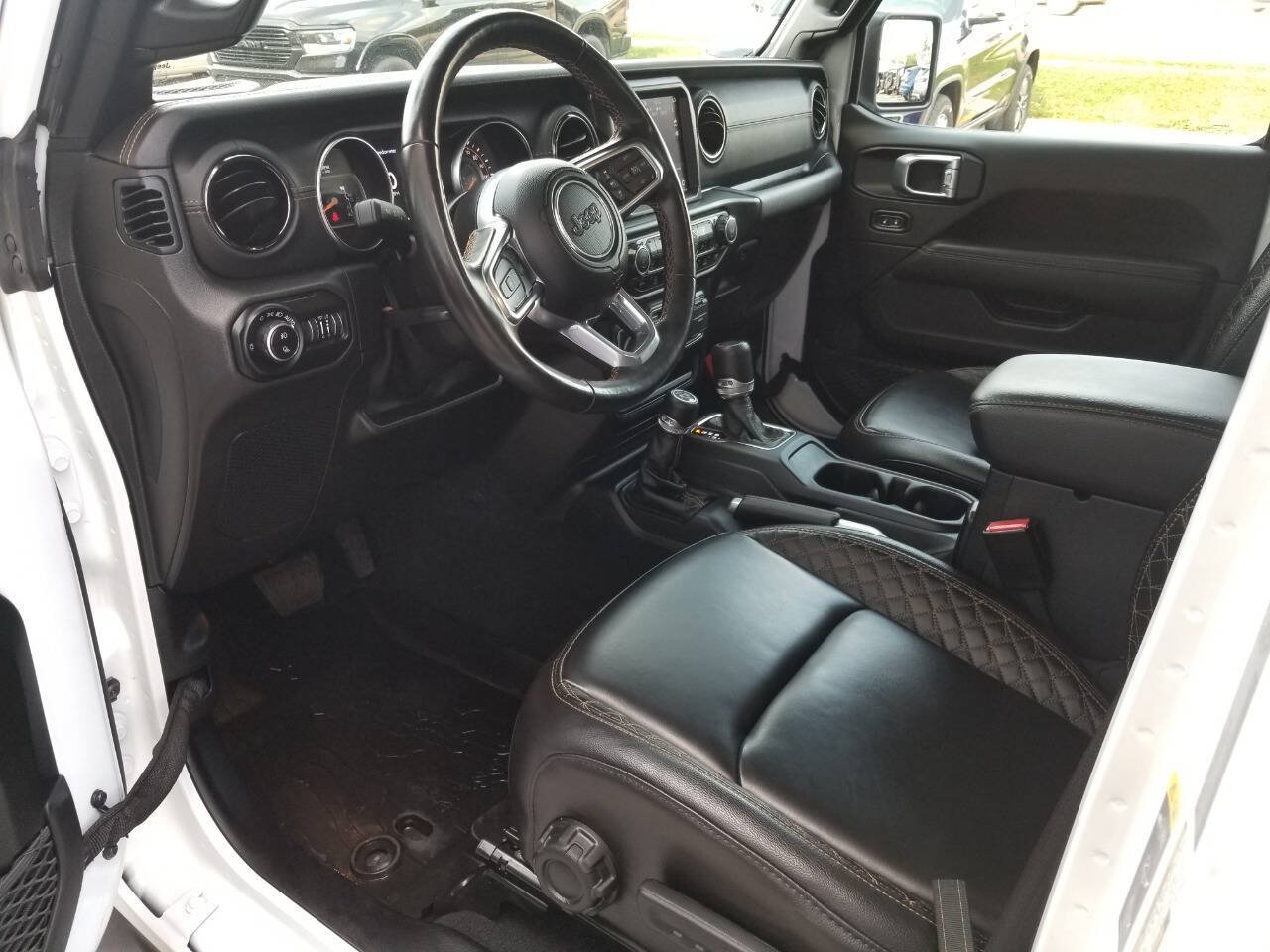 Used 2021 Jeep Gladiator Overland AWD/4WD image 12