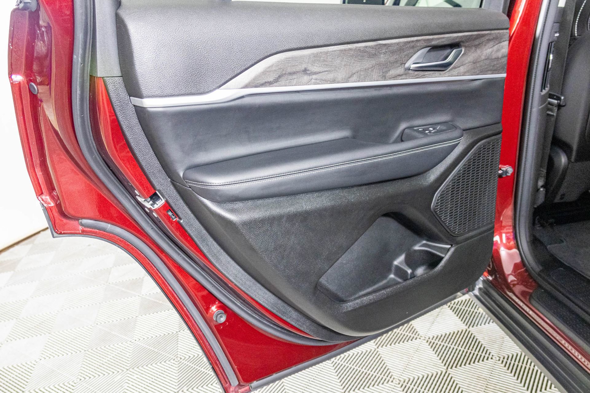 Used 2023 Jeep Grand Cherokee L Limited image 27