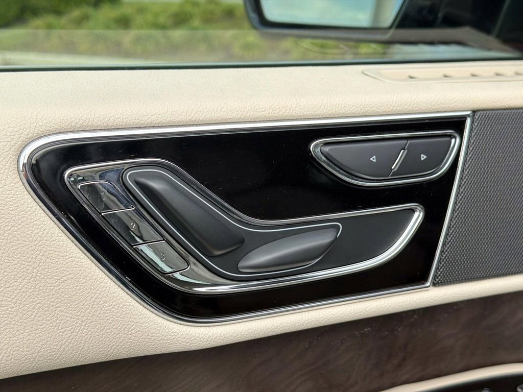 Used 2021 Lincoln Navigator 2WD image 17