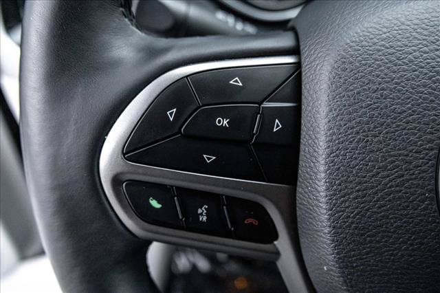 Used 2019 Jeep Cherokee Overland w/ Technology Group AWD/4WD image 13