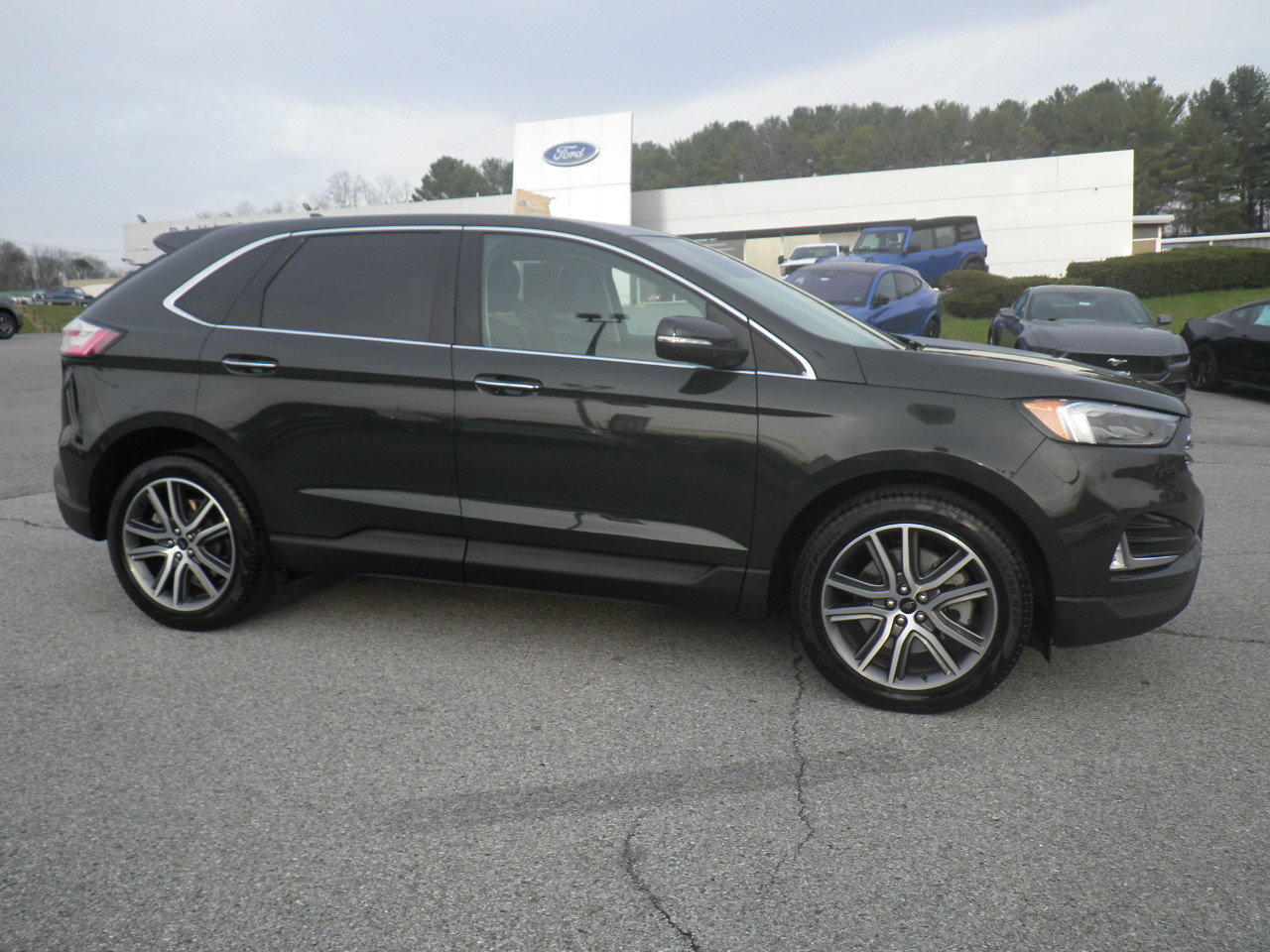 Certified 2024 Ford Edge Titanium w/ Equipment Group 301A image 8