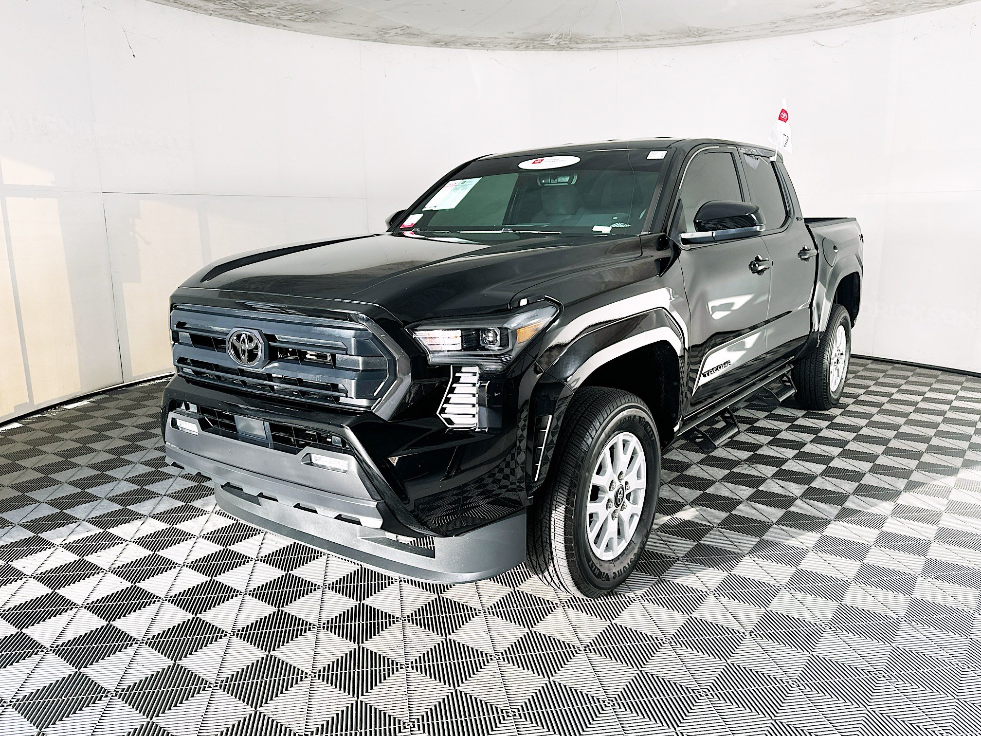 Certified 2024 Toyota Tacoma SR5 AWD/4WD image 7