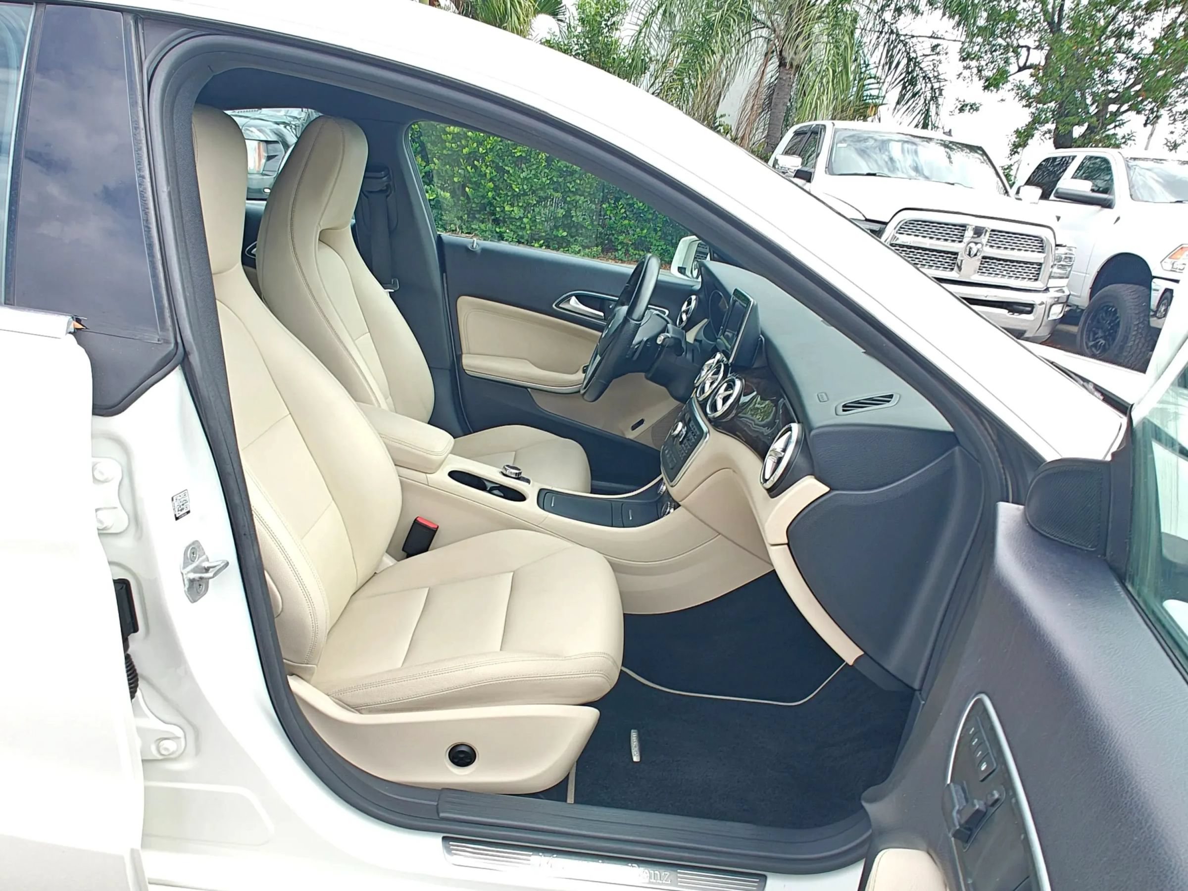 Used 2014 Mercedes-Benz CLA 250 image 17