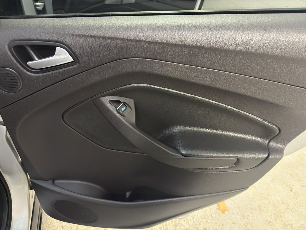 Used 2015 Ford Escape Titanium image 23