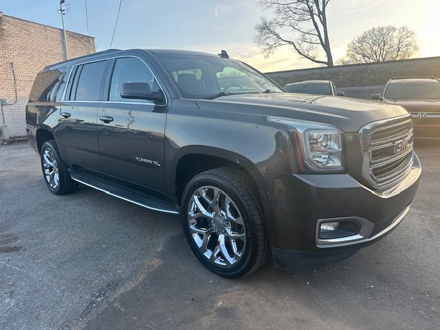 Used 2019 GMC Yukon XL SLT image 3