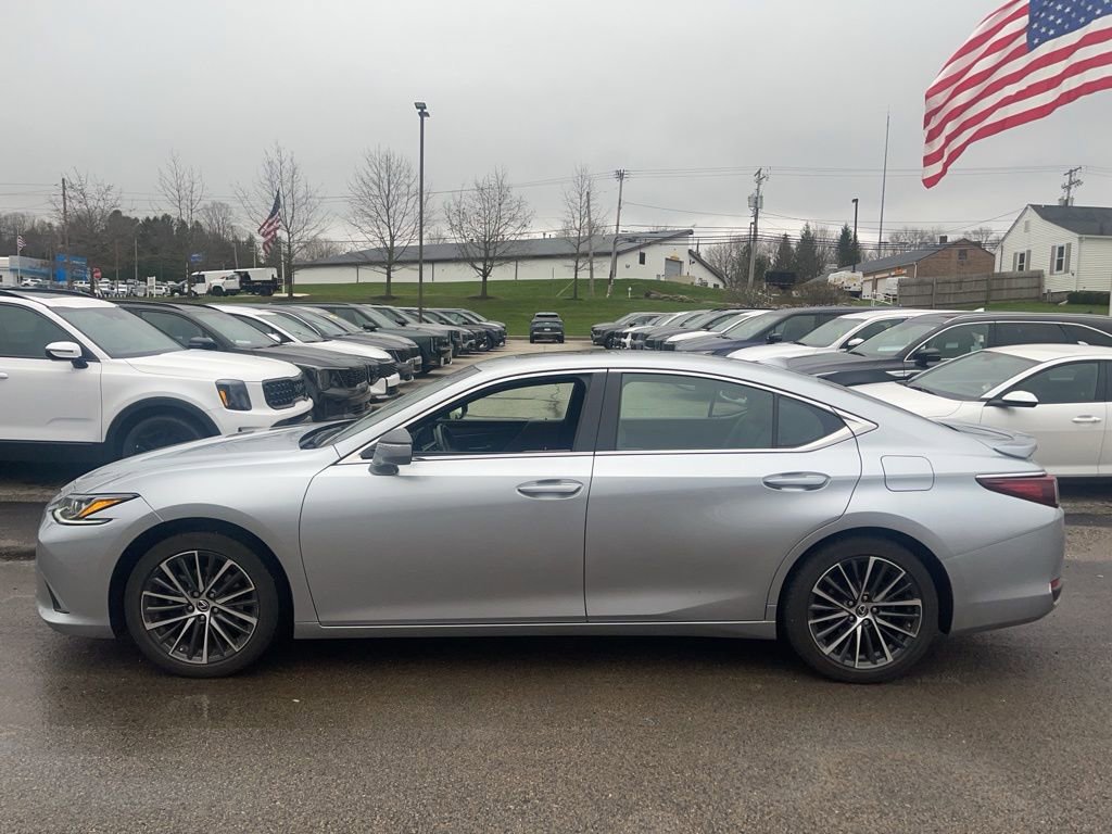 Used 2023 Lexus ES 300h w/ Premium Package image 3