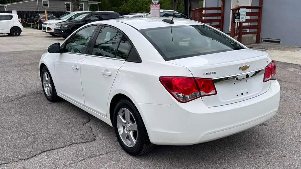 Used 2016 Chevrolet Cruze LT FWD image 3